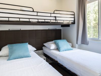 zaton-holiday-resort-superior-interior-bedroom-single-beds
