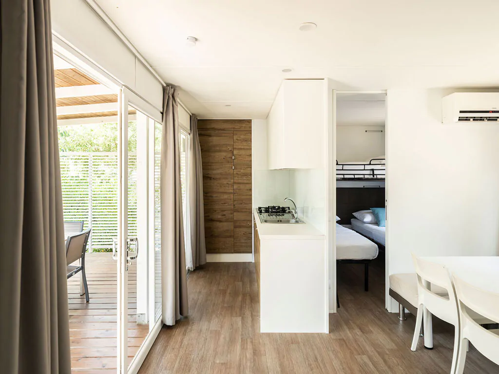 zaton-holiday-resort-superior-interior-kitchen