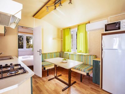brioni-sunny-camping-mobile-home-brioni-home-for-4-interior