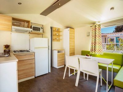 brioni-sunny-camping-superior-plus-kitchen-and-loving-room