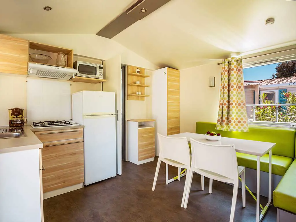 brioni-sunny-camping-superior-plus-kitchen-and-loving-room