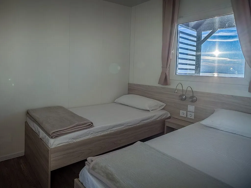 camping-klenovica-comfort-mobile-home-bedroom-interior