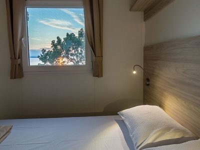 camping-klenovica-comfort-mobile-home-bedroom-sea-view-iii