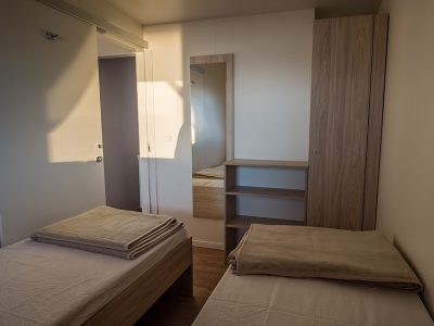 camping-klenovica-comfort-mobile-home-double-bedroom