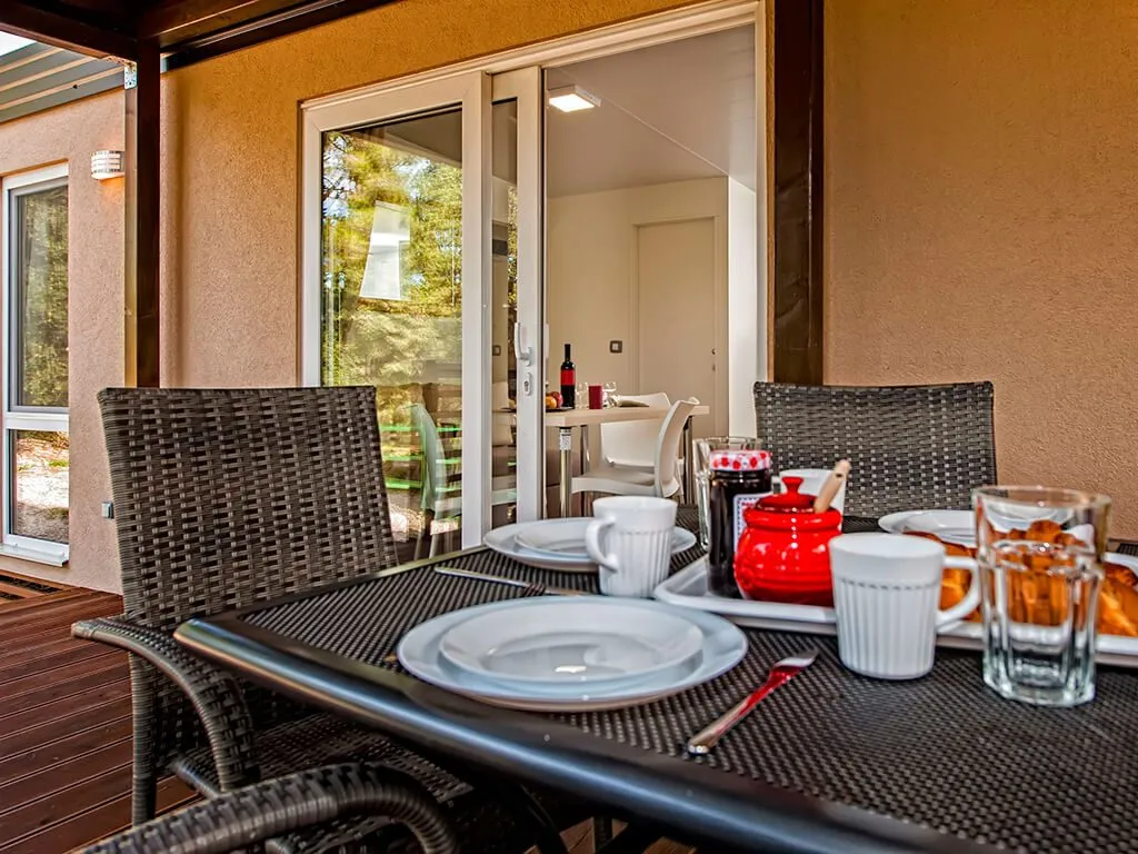 camping-klenovica-premium-mobile-home-terrace