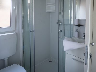 camping-klenovica-standard-mobile-homes-bathroom