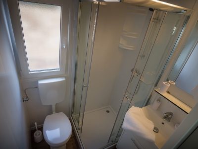 camping-klenovica-standard-mobile-homes-bathroom-interior