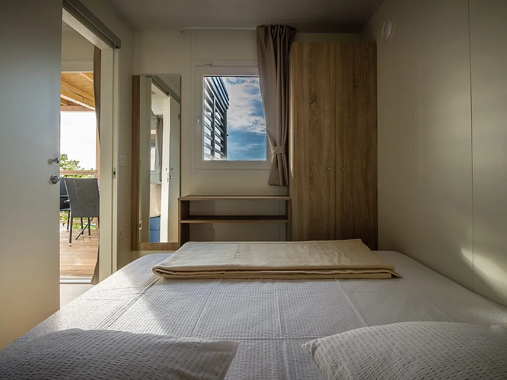 camping-klenovica-standard-mobile-homes-bedroom