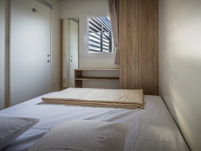 camping-klenovica-standard-mobile-homes-bedroom-interior