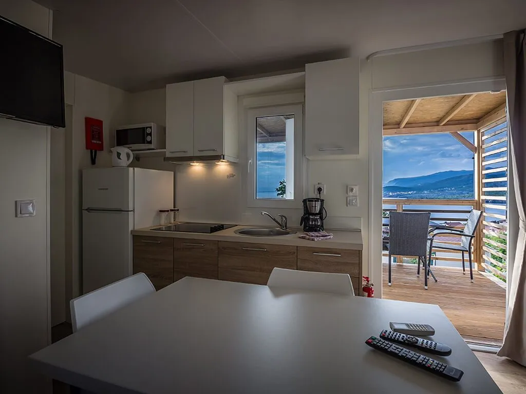 camping-klenovica-standard-mobile-homes-interior-and-sea-view