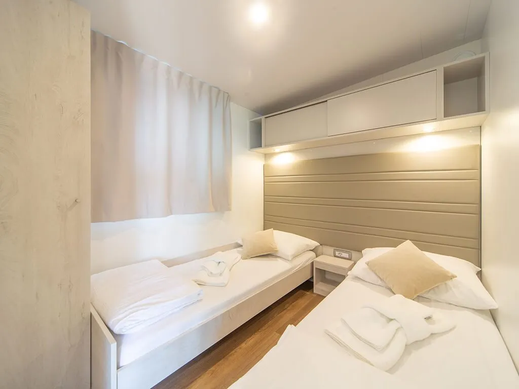 camping-ljutic-interior-superior-sea-view-mobile-home-11