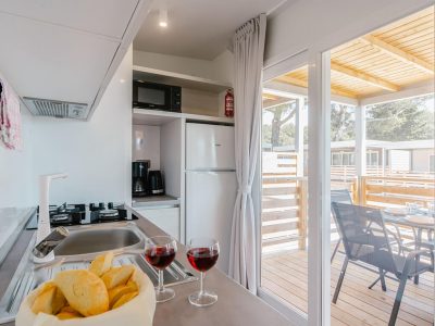 camping-ljutic-interior-superior-sea-view-mobile-home-8