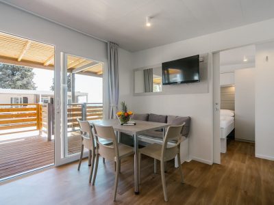 camping-ljutic-interior-superior-sea-view-mobile-home-9