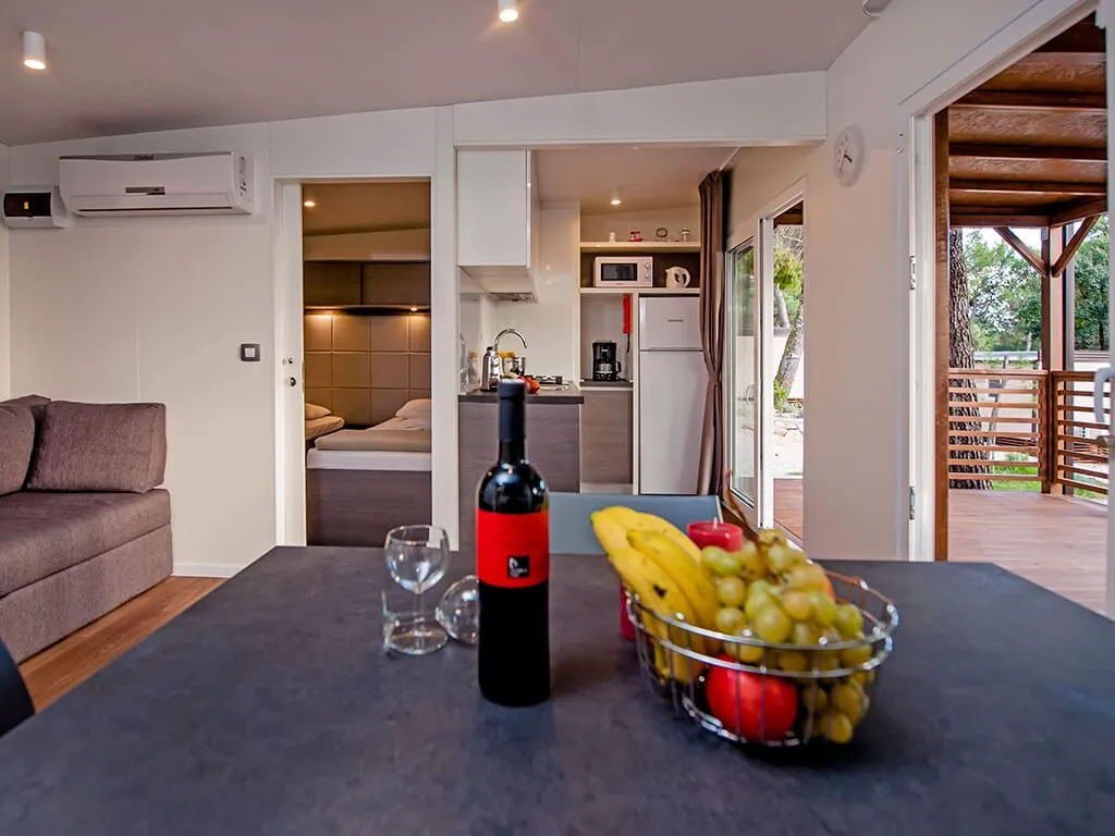 camping-ljutic-mobile-home-superior-interior-v