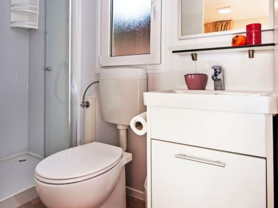 campsite-klenovica-premium-seaview-mobile-homes-bathroom