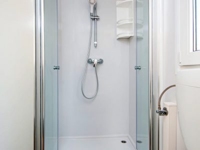campsite-klenovica-premium-seaview-mobile-homes-bathroom-shower