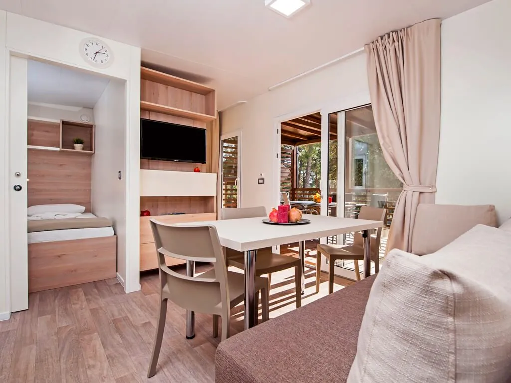 campsite-klenovica-premium-seaview-mobile-homes-dining-room