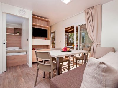 campsite-klenovica-premium-seaview-mobile-homes-dining-room