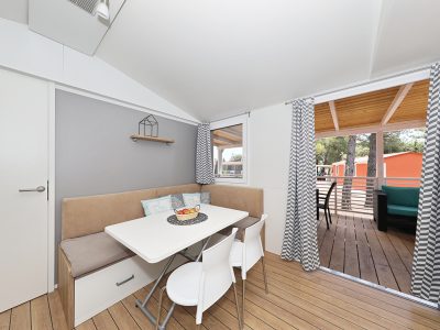 campsite-park-soline-comfort-family-mobile-homes-interior-and-terrace