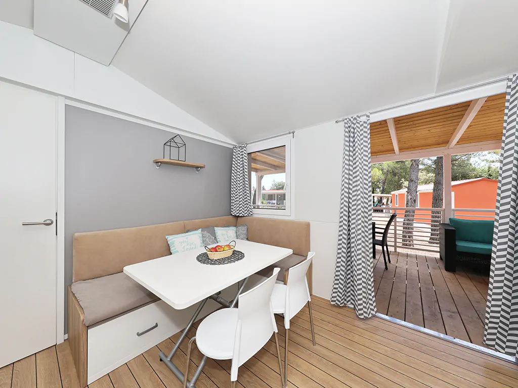 campsite-park-soline-comfort-family-mobile-homes-interior-and-terrace
