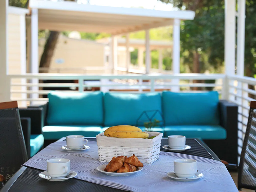 campsite-park-soline-mobile-home-dalmacija-exterior-terrace