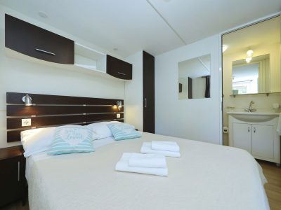 campsite-park-soline-mobile-home-dalmacija-interior-bedroom-double-bed
