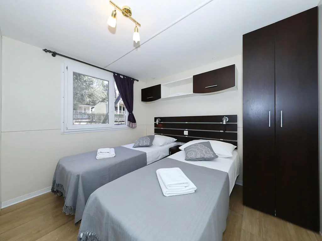 campsite-park-soline-mobile-home-dalmacija-interior-bedroom-single-beds
