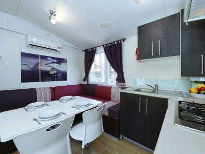 campsite-park-soline-mobile-home-dalmacija-interior-kitchen