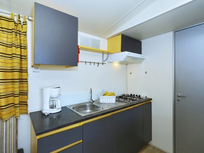 campsite-park-soline-premium-mobile-homes-kitchen