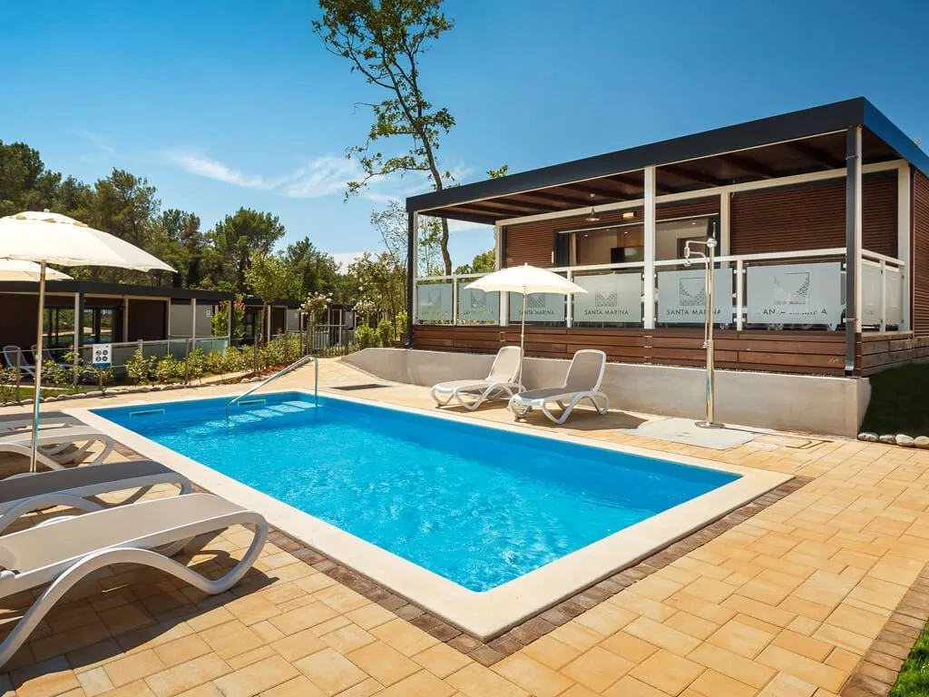 campsite-santa-marina-mobile-homes-deluxe-with-pool