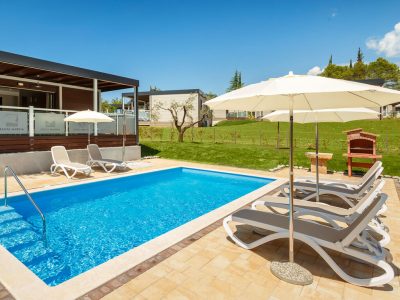 campsite-santa-marina-mobile-homes-deluxe-with-pool-and-grill