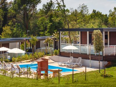 campsite-santa-marina-mobile-homes-deluxe-with-pool-exterior-view