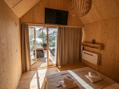 camping-arena-one-99-glamping-adriatic-suite-bedroom