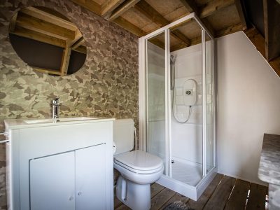 camping-arena-one99-lodge-tent-glamping-bathroom