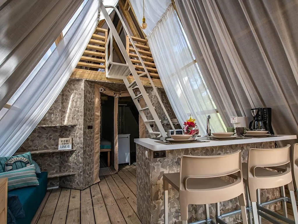 camping-arena-one99-lodge-tent-glamping-interior-ii