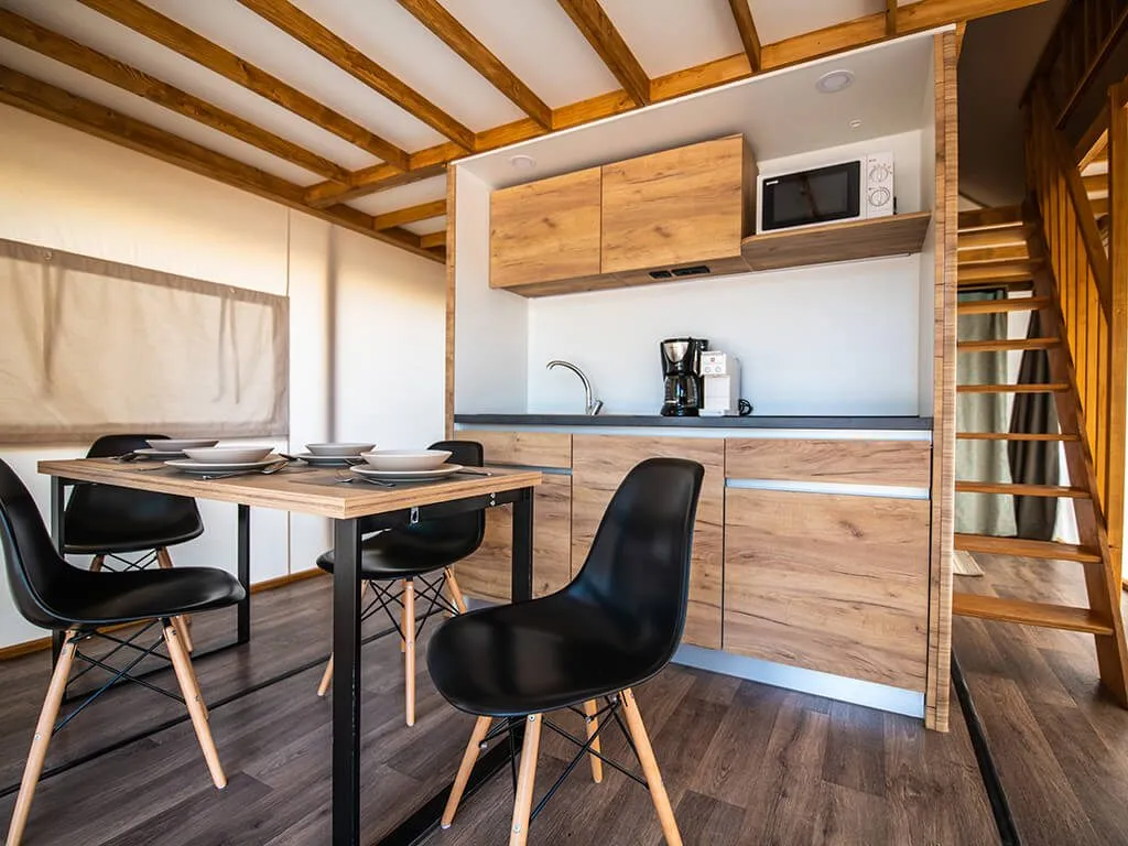 camping-arena-one99-premium-safari-glamping-exterior-interior-i