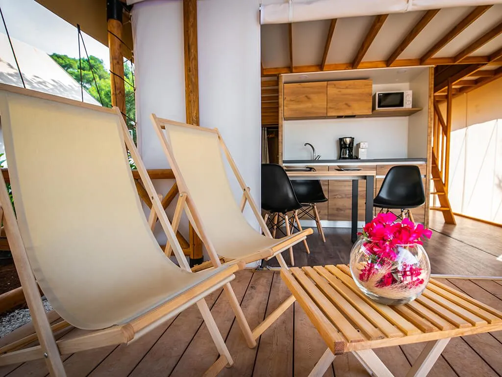 camping-arena-one99-premium-safari-glamping-interior