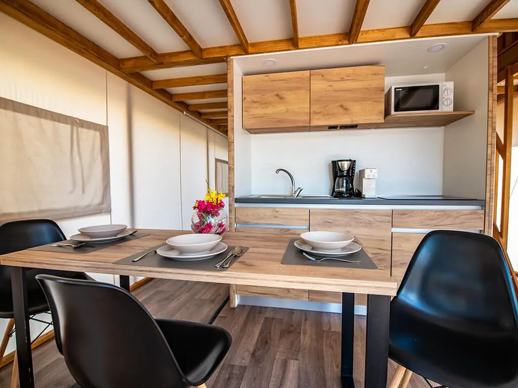 camping-arena-one99-premium-safari-glamping-interior-ii