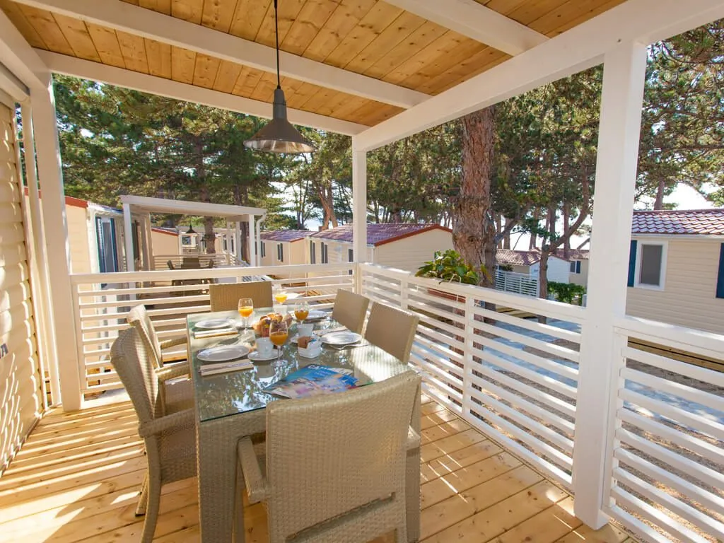 camping-jezevac-superior-mobile-home-terrace