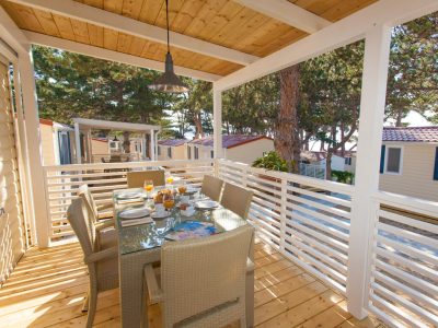 camping-jezevac-superior-mobile-home-terrace