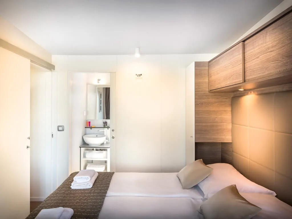 camping-krk-bella-vista-mobile-homes-bedroom