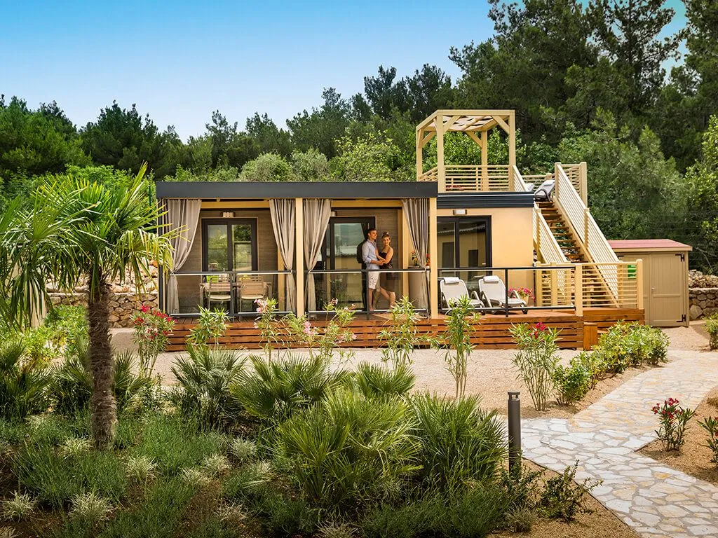 krk-premium-camping-resort-bella-vista-premium-garden-terrace-oo