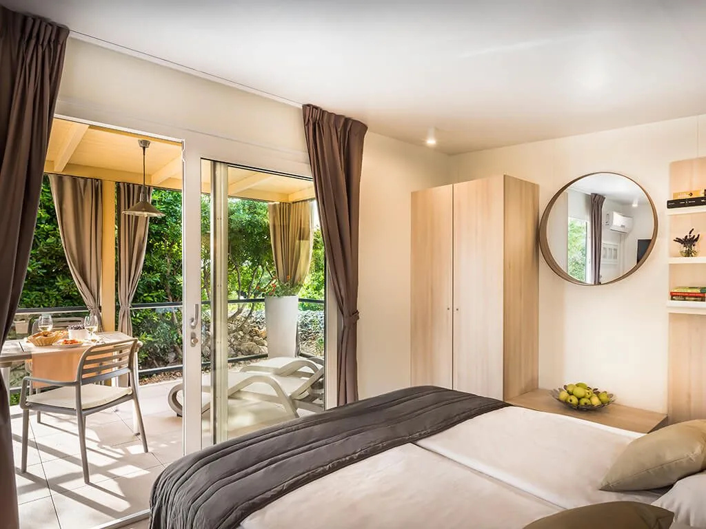 krk-premium-camping-resort-bella-vista-romantic-interior-ii