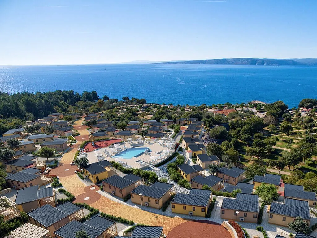 krk-premium-camping-resort-mobile-homes-and-pool-complex-air-view-iii