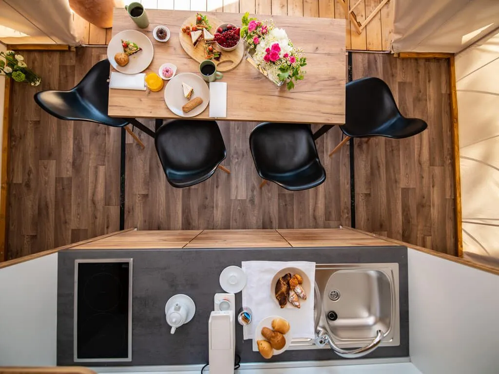 camping-arena-one-99-glamping-kitchen