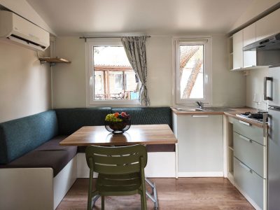 amadria-park-sibenik-standard-mobile-home-interior-kitchen