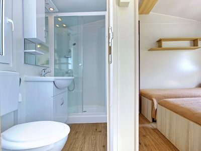 camping-park-umag-mobile-homes-premium-bedroom-bathroom