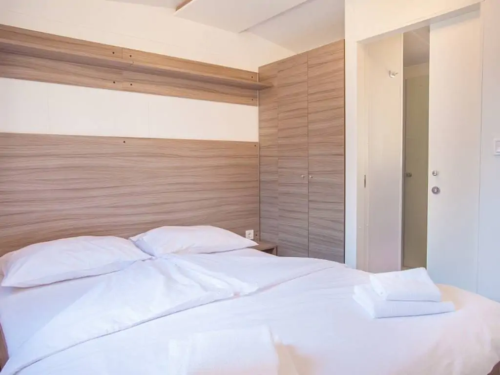 campsite-rapoca-delta-classic-interior-bedroom-double-bed