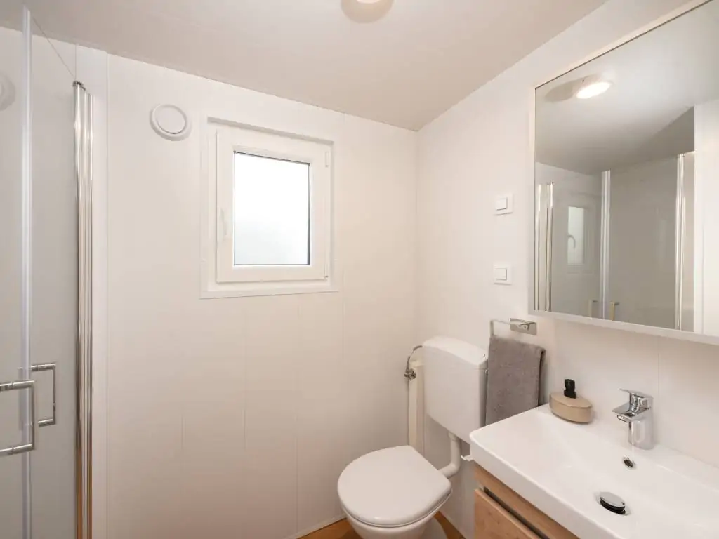 campsite-rapoca-superior-relax-interior-bathroom-wc