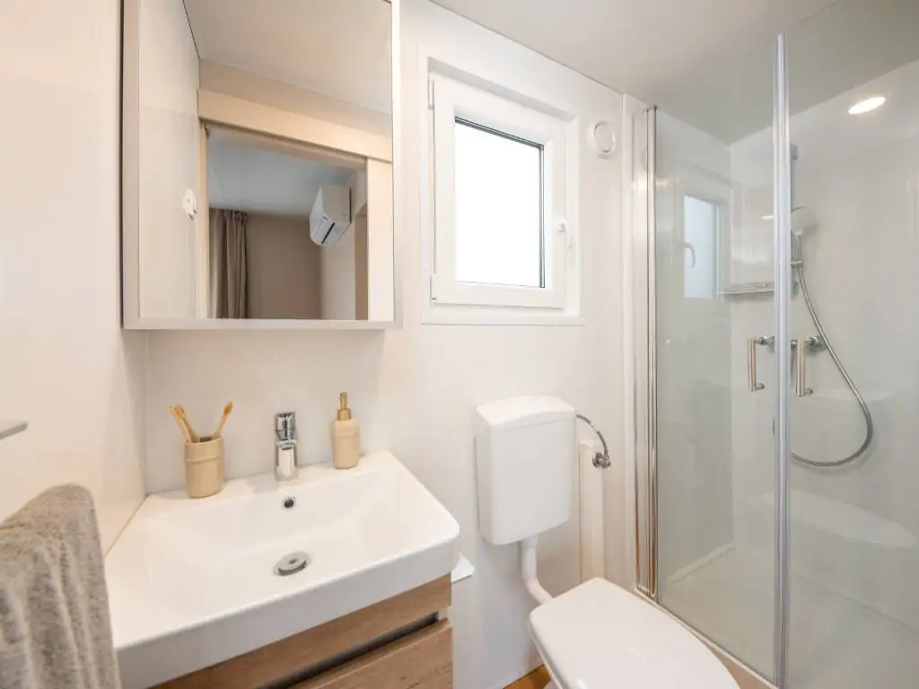 campsite-rapoca-superior-relax-interior-bathroom